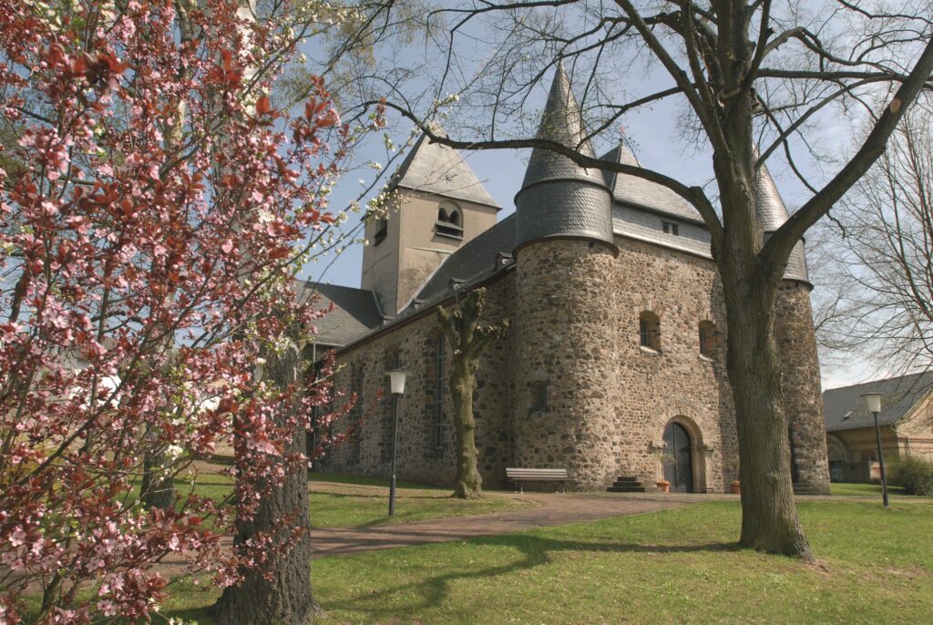 Mehr über den Artikel erfahren Evangelische Peterskirche Großen-Linden